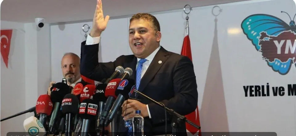 Genel Başkan Teoman Mutlu il başkanları toplantısında konuşurken