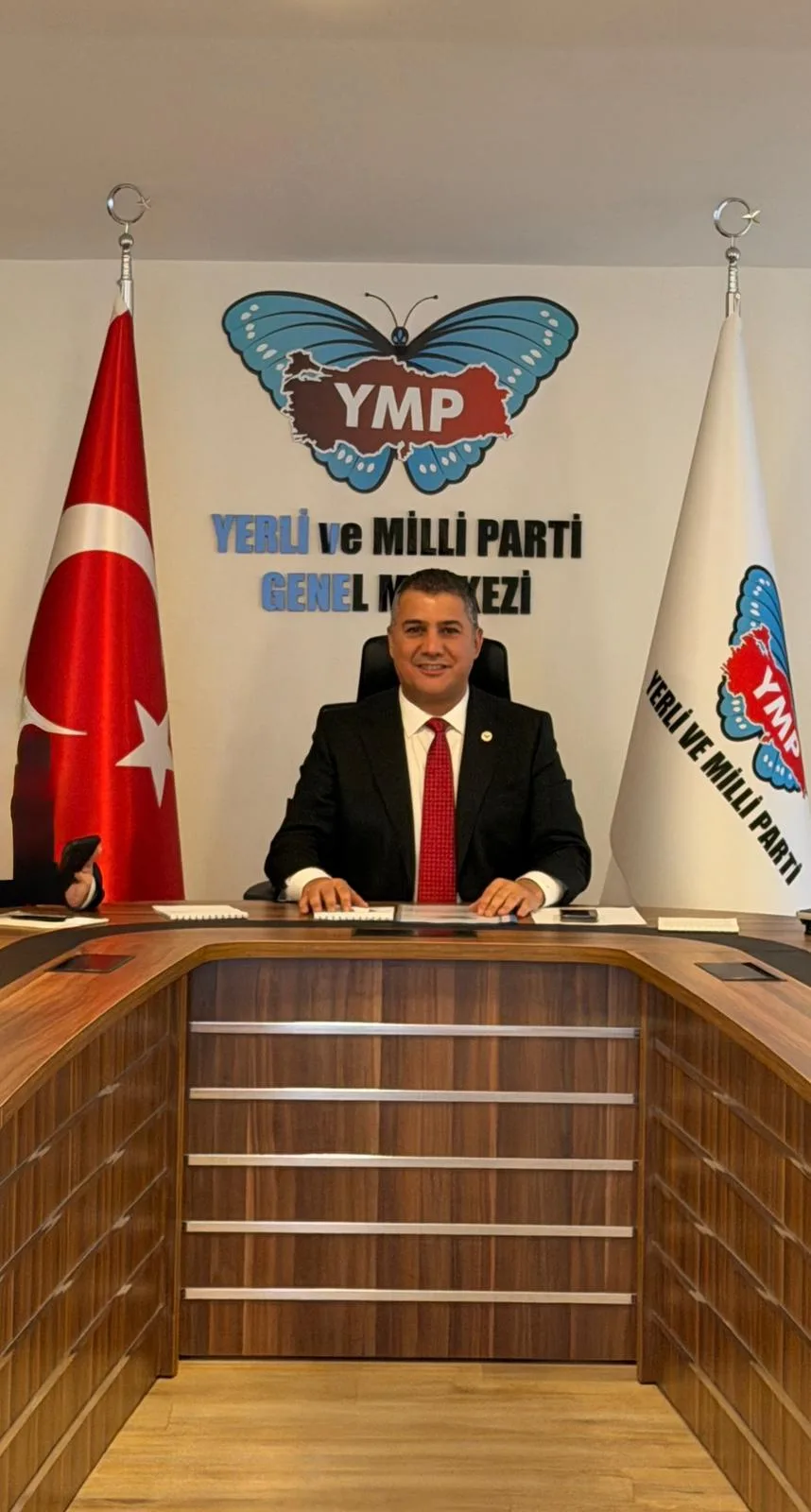 Teoman Mutlu kurultayda konuşma yaparken
